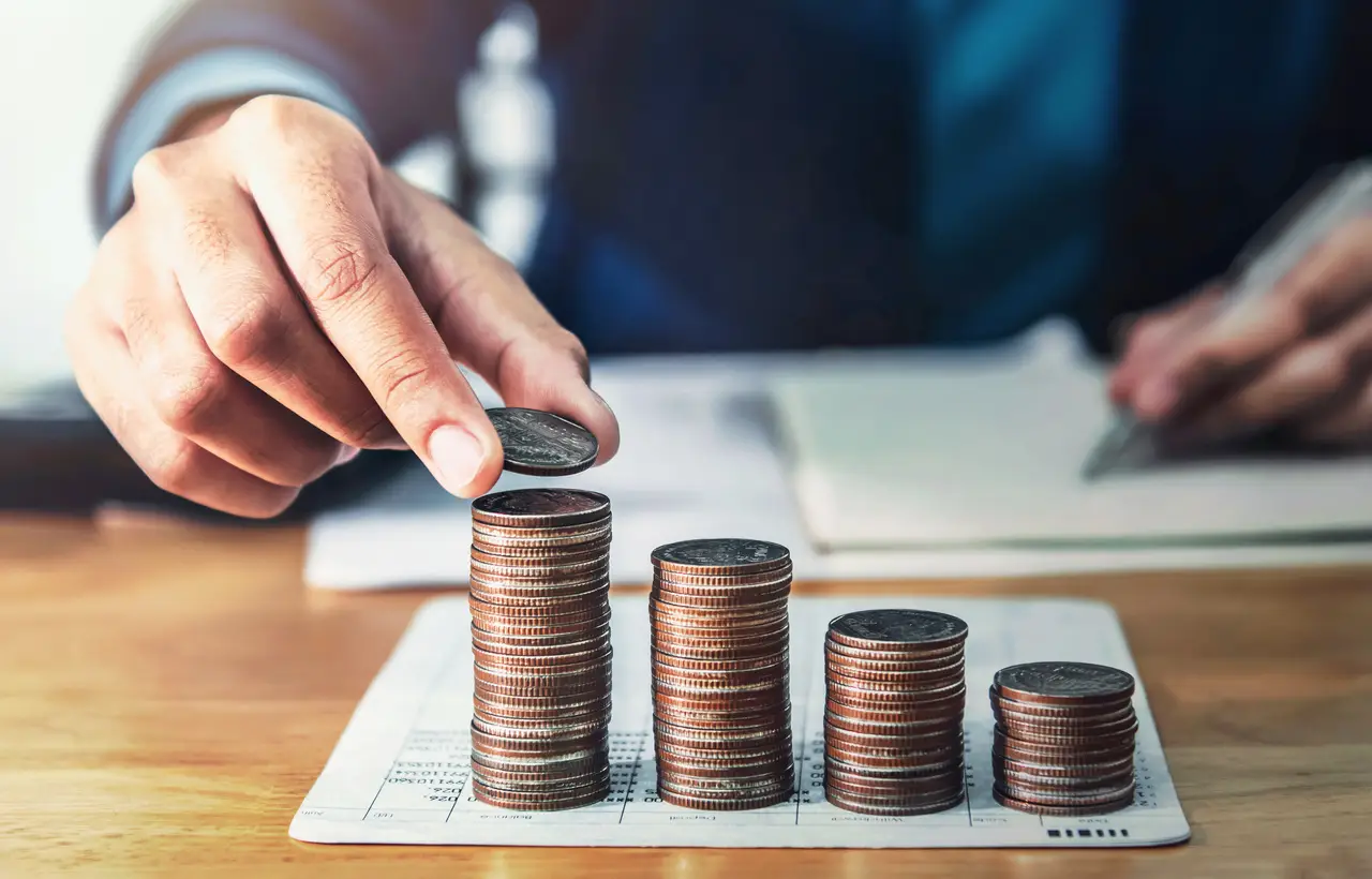 Il trucco per gestire lo stipendio senza stress: come suddividerlo tra spese, risparmi e svago