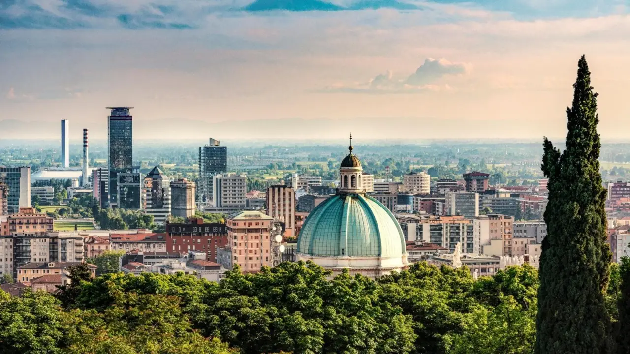 Hai un amico in visita? Ecco le idee divertenti e gratuite per stupirlo in città